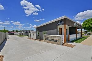 The Elm Apartments - The Black & White Room