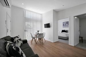 The Elm Apartments - The Black & White Room