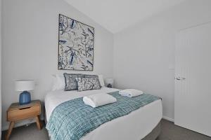 The Elm Apartments - The Blue Room