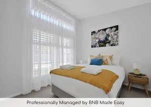 The Elm Apartments - The Yellow Room - Canowindra