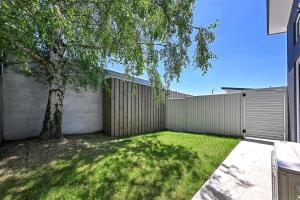 The Elm Apartments - The Orange Room