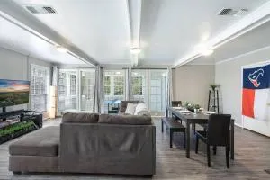 Piney Woods I Ping Pong I By SHSU I TV I Sleeps 11 - Staley