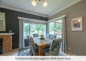 Roycox Cottage - Charming Escape, Fireplace - Yeoval