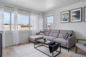 The Hidden Loft I 5-min Walk 2 Beach I DT I 55 TV