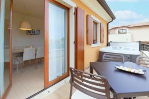 Apartment Enrico - Two Bedroom Apartment with Jacuzzi 