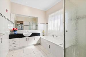 Peaceful Family Home by St Leonards Beach