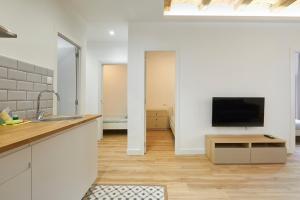 Ro Lively and bright apartment next to Blai st