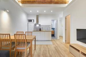 Ro Lively and bright apartment next to Blai st