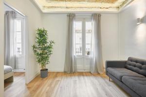 Ro Lively and bright apartment next to Blai st