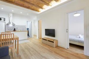 Ro Lively and bright apartment next to Blai st