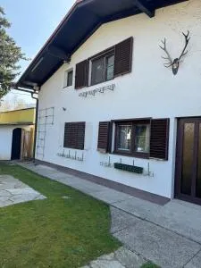 2 Bedrooms, 2 Baths House with a Living Room an Upstairs Reception rea - Langenzersdorf