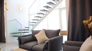 Luxe 2BR Haven - Stylish & Serene City Escape