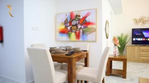 Luxe 2BR Haven - Stylish & Serene City Escape