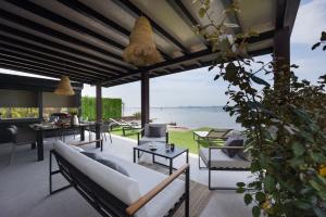 NEW Luxury Feel Good House by the Sea
