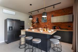 NEW Luxury Feel Good House by the Sea