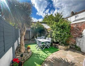 Regent House - by Brighton Holiday Lets