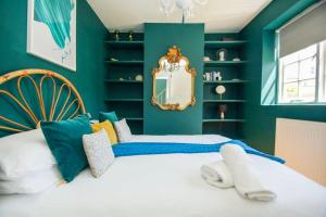 Mermaid Townhouse- by Brighton Holiday Lets