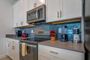 Relax in Style at this Spacious 4-Bedroom Villa