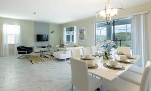 Getaway Delight-8 Bedrooms, Pool & Great Location