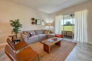 Chic Modern Condo - Spacious Mickey Bedroom Game Room