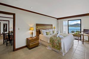 Remodeled Top-Floor Flamingo Condo with Outstanding Ocean Views