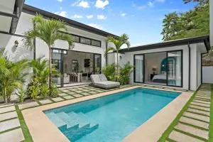 4-BD Home with Private Pool Walk to Beach - Tempate