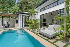 Modern Garden Villa with Private Pool, Outdoor Kitchen & Separate Casita Near Playa Potrero