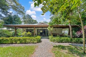 Stylish 3-Bedroom Tropical Escape with Pool & Outdoor Living, 1 Block from Playa Potrero