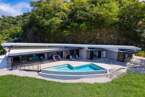 Luxurious Ultramodern Property with Private Suites, Infinity Pool, and Sweeping Ocean and Mountain Views