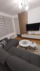 Leonardo lux 77,Vila Leonardo 7