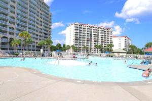 Lakefront at Barefoot Resort w Massive Waterfront Pool Close to Beach
