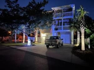 Sun and Games House w Swimming Pool Tons of Games Putting Green