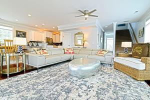 Sun and Games House w Swimming Pool Tons of Games Putting Green