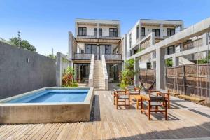 Brand New Villa Just 5 Min To Beach & Downtown!