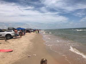 Beach Hut - Half Duplex Just a Few Blocks to Sand Shore and Jetty Park