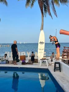 BEACH VILLA SURFERS SUNRISE HAVEN