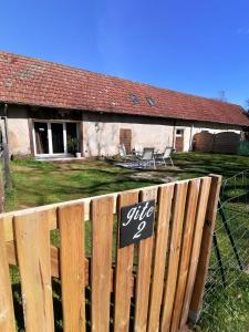 Gite avec vue foret - piscine partagée
