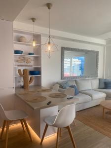 Modern new apartment, Perfect for golf and digital nomads , sea view and parking