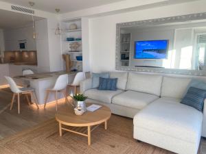 Modern new apartment, Perfect for golf and digital nomads , sea view and parking