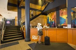 HI Chicago Hostel - Чикаго