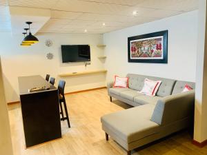 Apartamentos WANCA SUITES para 4, 5 y 6 huéspedes cochera muy cerca al Centro