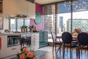 CBD 2BRM Apartment Yarra River Skyline View Free Parking