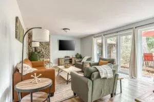 Bright and Cozy - Pet-friendly w/Hot Tub, Games, Shared Pool - Rhododendron