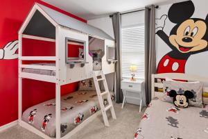 Spacious 4br Townhome w pool -Free BBQ