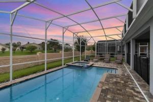 Luxury 9 Bed villa Jungle bedroom w slide gameroom