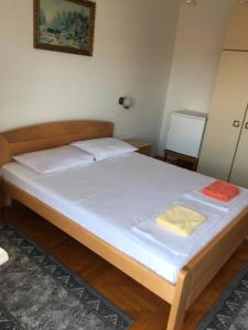 Apartments and rooms with parking space Hvar - 15706