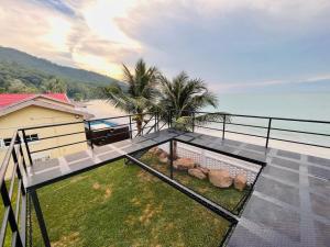 Seaview Mini Chalet by StayCo - DIRECT BEACH ACCESS