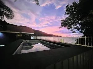 Seaview Mini Chalet by StayCo - DIRECT BEACH ACCESS - 峇都丁宜