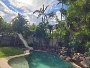 Holiday Style A downstairs room in Springwood Qld - Eagleby