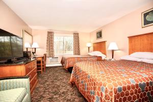 Double Room with Two Double Beds - Non-Smoking room in Budget Inn Cicero